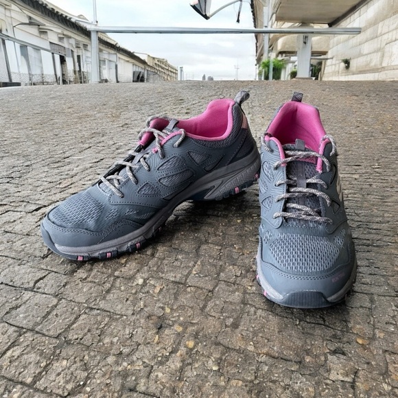 Skechers Women's Trail Running Shoes Gray Pink Size 10 Athletic Sneaker - Picture 3 of 7